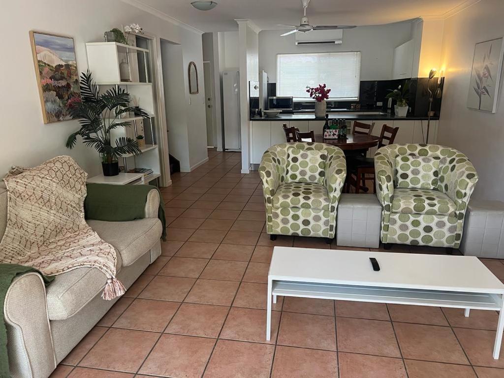 Modern 2 Bedroom Townhouse - Four Mile Beach Escapes Port Douglas Esterno foto